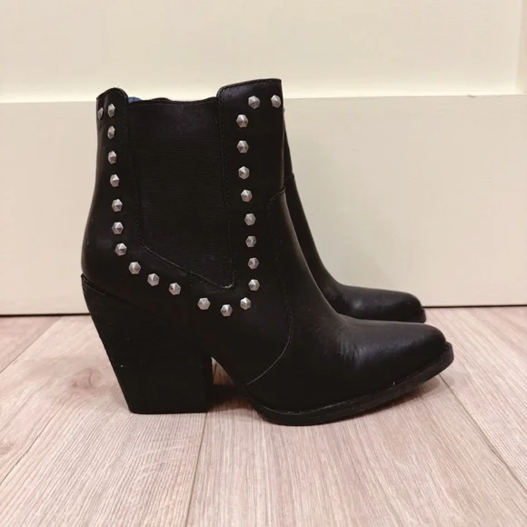 Dingo stay sassy black leather studded western booties, 8.5 - Picture 3 of 6